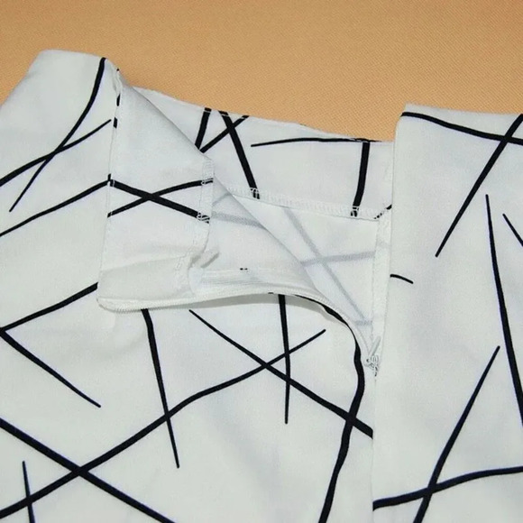 Geometric Printed High Waist Shorts   Size S - Picture 7 of 15